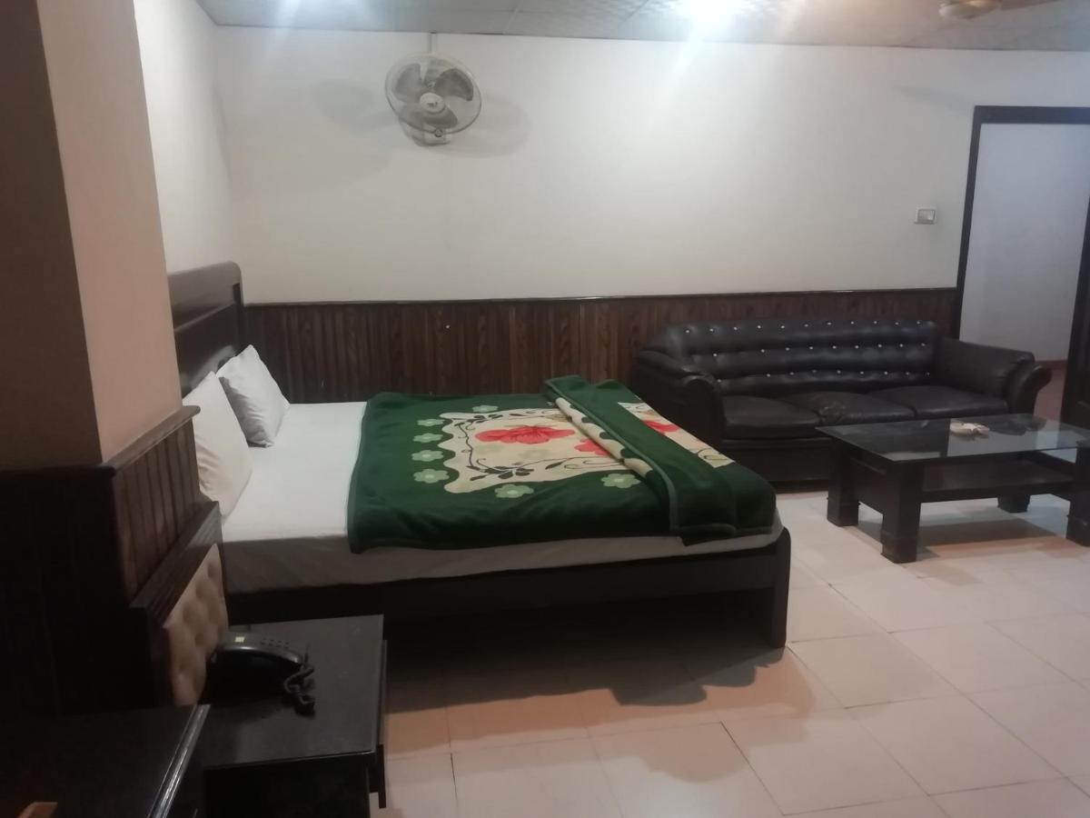 Hotel Pace Inn Multan Esterno foto