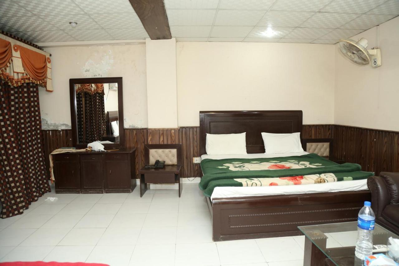 Hotel Pace Inn Multan Esterno foto