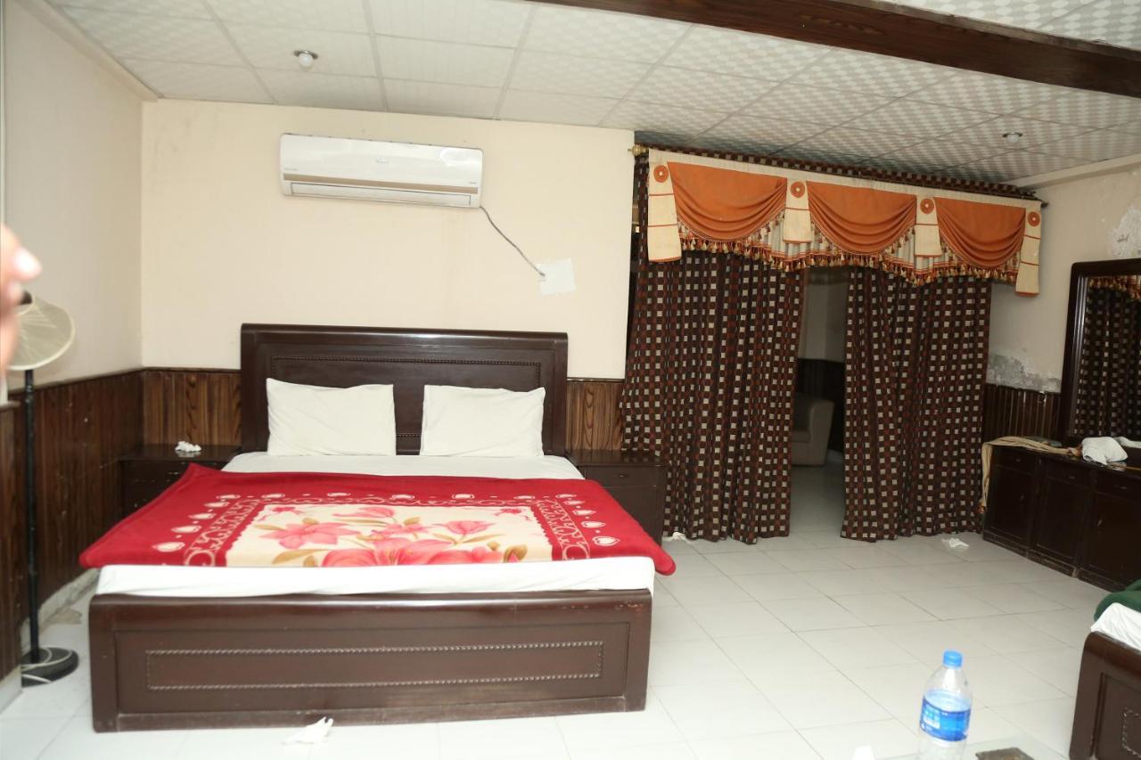 Hotel Pace Inn Multan Esterno foto