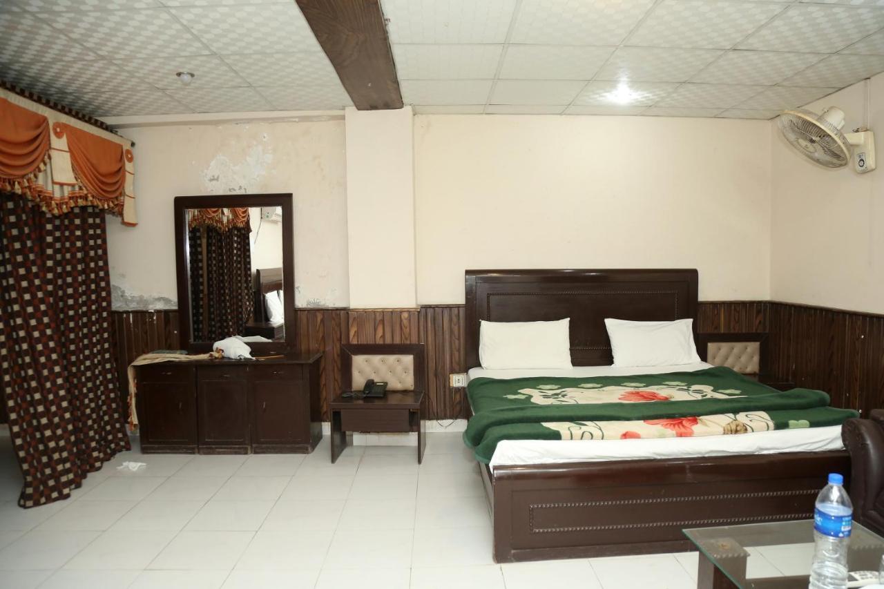 Hotel Pace Inn Multan Esterno foto