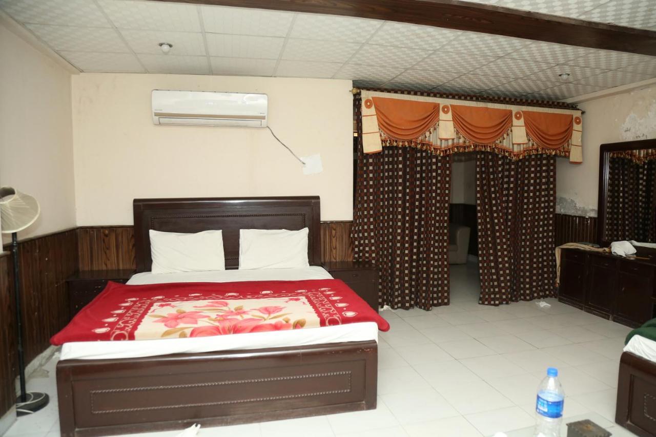 Hotel Pace Inn Multan Esterno foto